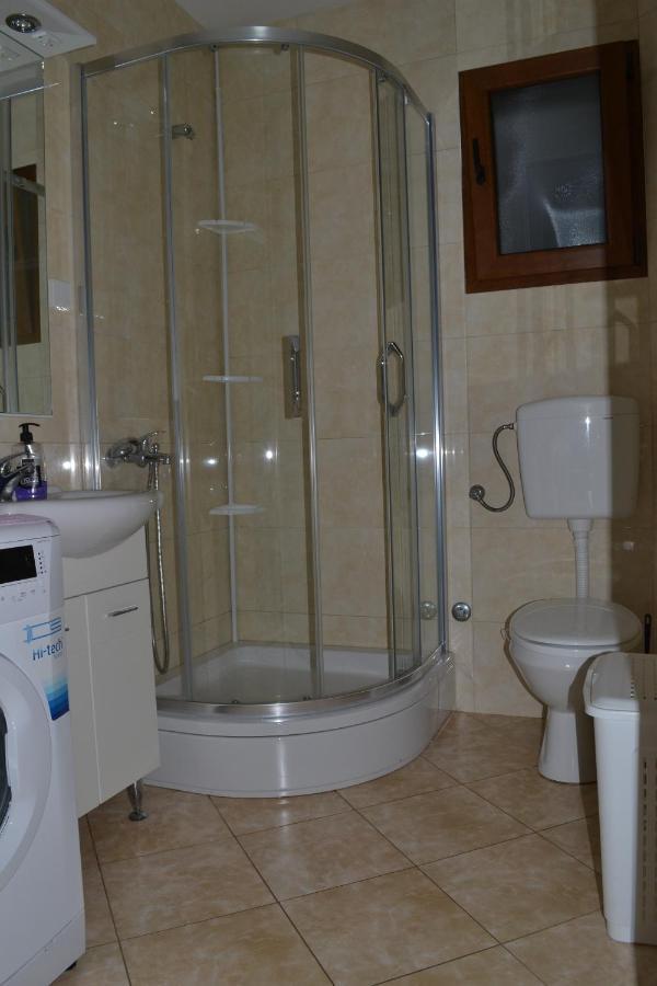 Guest House Radulovic Petrovac Buitenkant foto