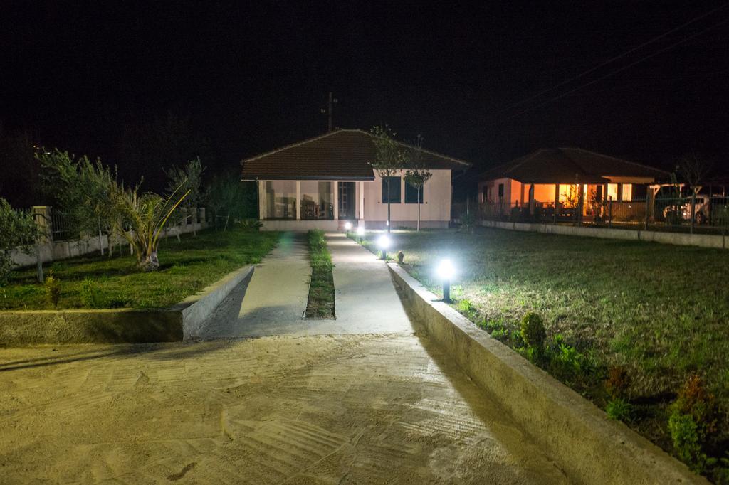 Guest House Radulovic Petrovac Buitenkant foto