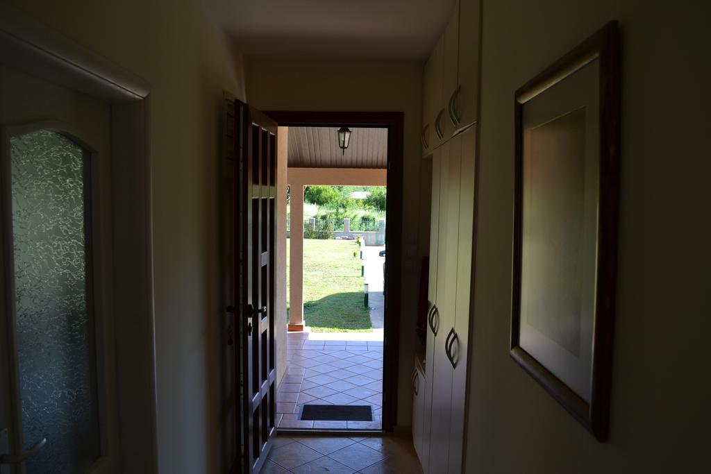 Guest House Radulovic Petrovac Buitenkant foto